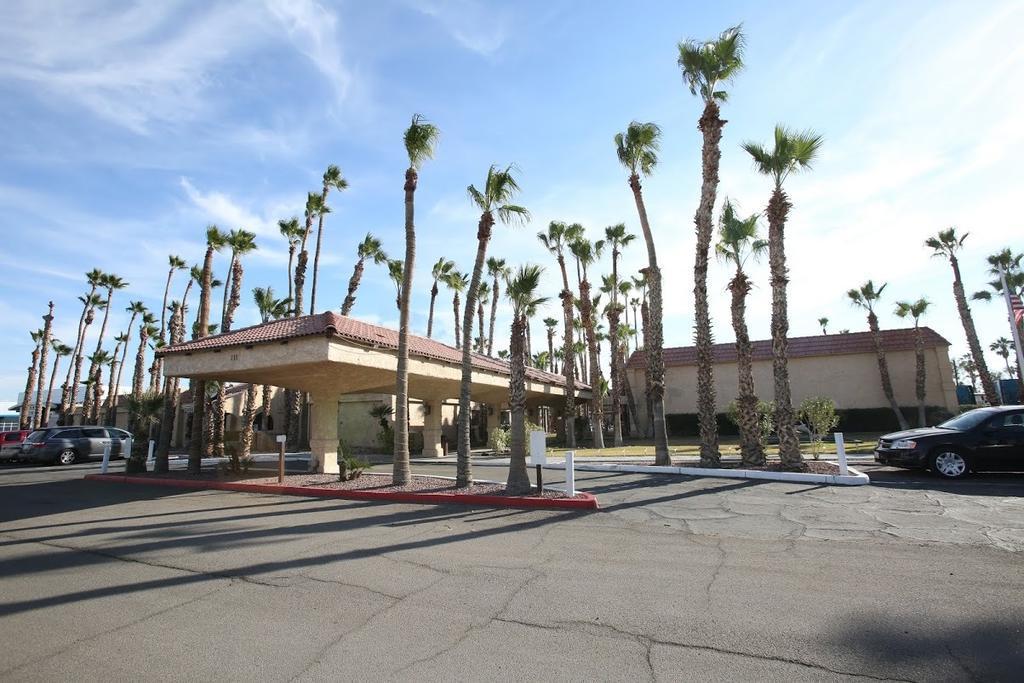 Ramada By Wyndham Yuma Motel Exterior foto