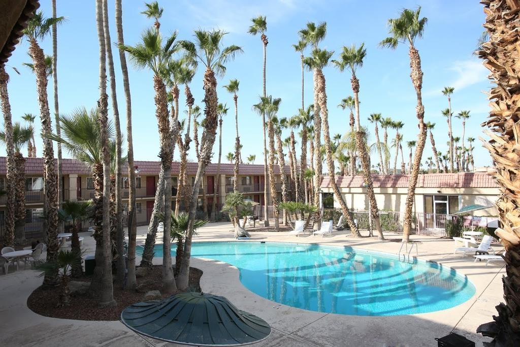 Ramada By Wyndham Yuma Motel Exterior foto