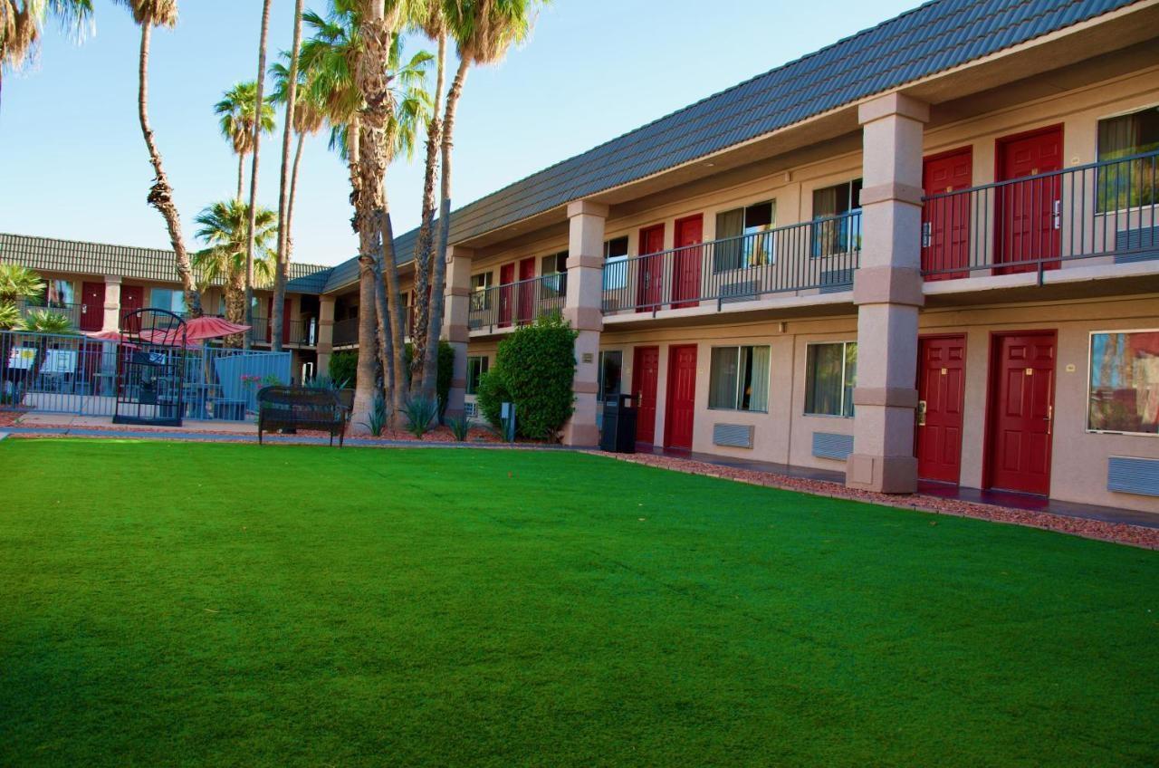 Ramada By Wyndham Yuma Motel Exterior foto