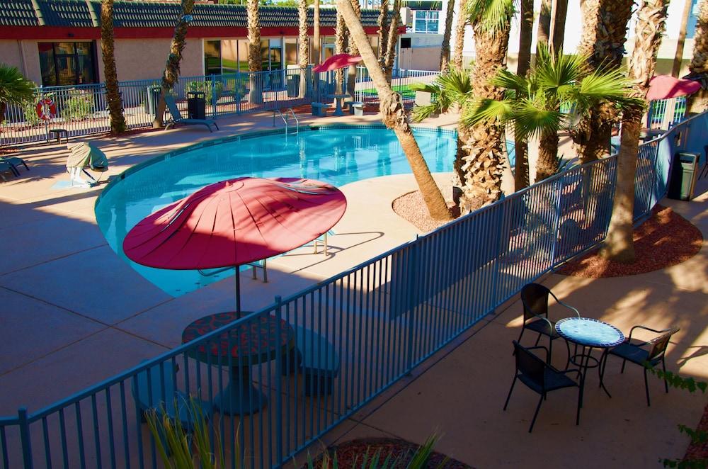 Ramada By Wyndham Yuma Motel Exterior foto