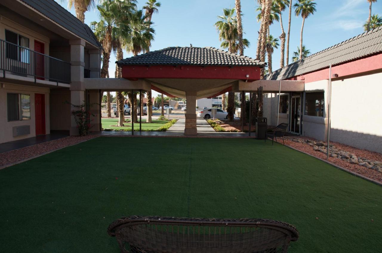 Ramada By Wyndham Yuma Motel Exterior foto