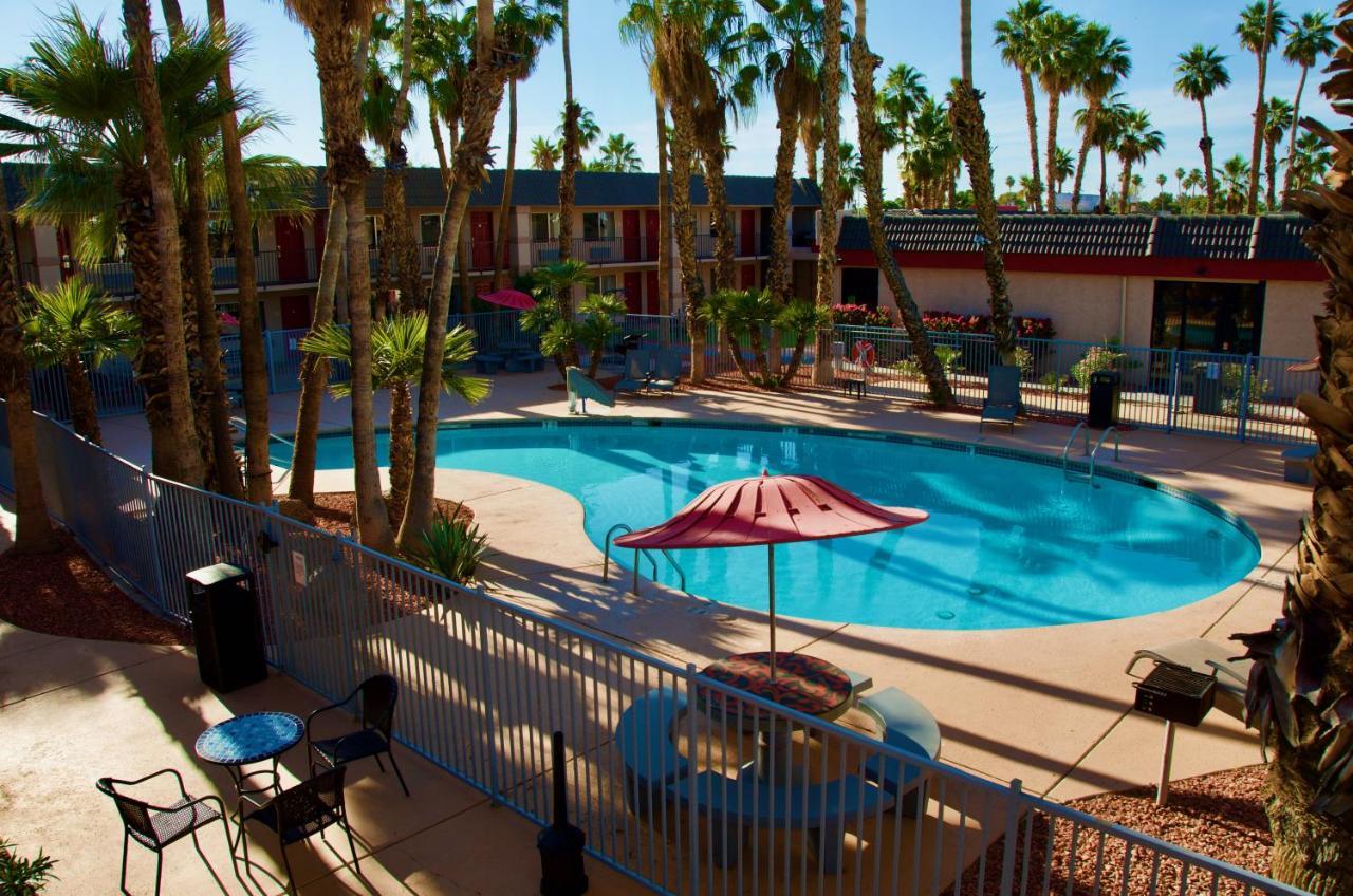 Ramada By Wyndham Yuma Motel Exterior foto