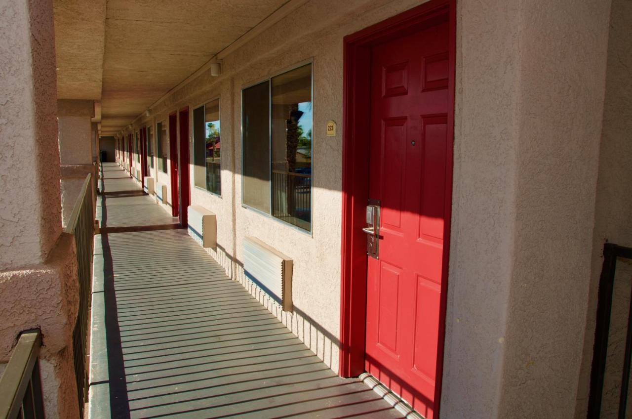 Ramada By Wyndham Yuma Motel Exterior foto